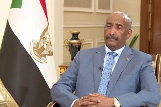 البرهان يصدق على إنشاء برج مراقبة وصالات حديثة بمطار ود زايد