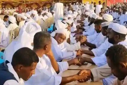 مبادرة أبهرت السودانيين.. 400 عريس وعروس في يوم واحد