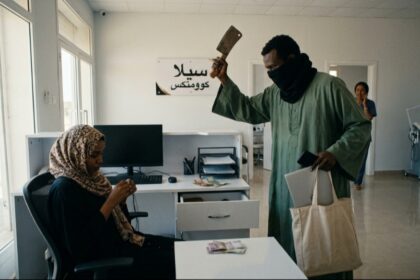 حادثة عطبرة المهاجم هدد الموظفات بالساطـ.ور قبل الفرار بالأموال والأجهزة