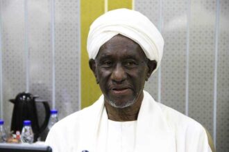 علي عثمان يتحرك لاحتواء صراع الأجنحة في المؤتمر الوطني