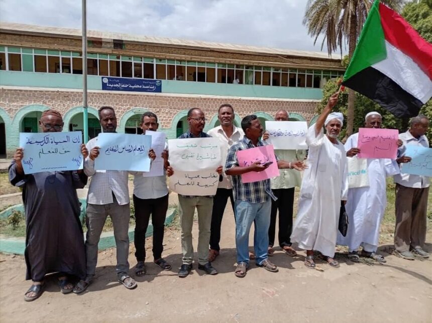 لجنة المعلمين تحسم الجدل وتعلن قراراً لا تراجع عنه