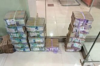 ما الذي عُثر عليه داخل منزل وزير مالية سابق وأدى إلى اعتقاله؟