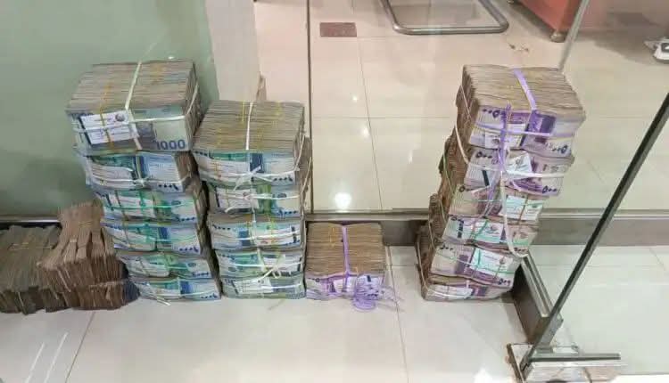 ما الذي عُثر عليه داخل منزل وزير مالية سابق وأدى إلى اعتقاله؟