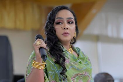 القبض على الفنانة هدى عربي بمطار الخرطوم