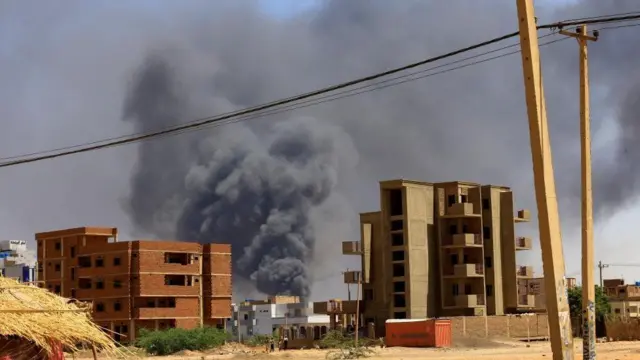 الصليب الأحمر يكشف سبب تدريبه لطرفي القتال وينفي الاعتراف بأي جهة