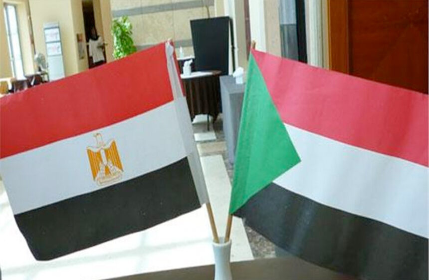 السودان يعلن خطوة جديدة لدعم عودة مواطنيه من مصر