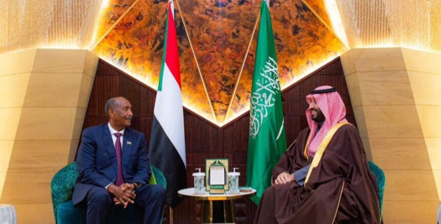 السعودية تدخل على خط الحوار السوداني.. والبرهان لديه موقف مختلف
