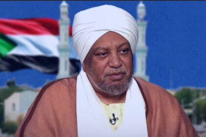 الموت يفجع الشيخ عصام أحمد البشير